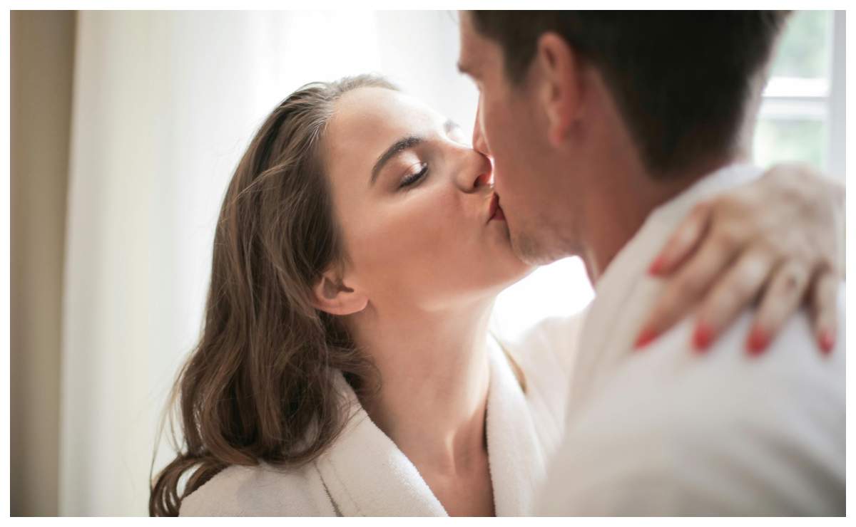 ¿Existen riesgos de los besos?