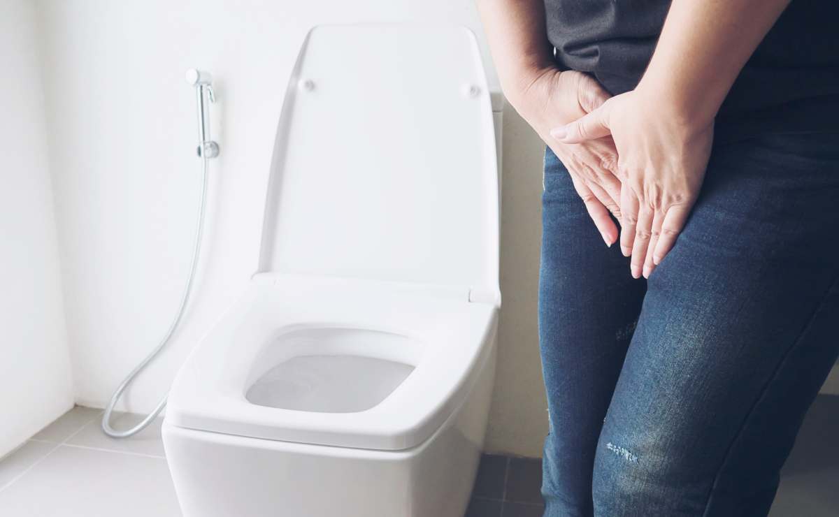 Por qué las mujeres no debemos hacer ‘de aguilita’ en baños públicos