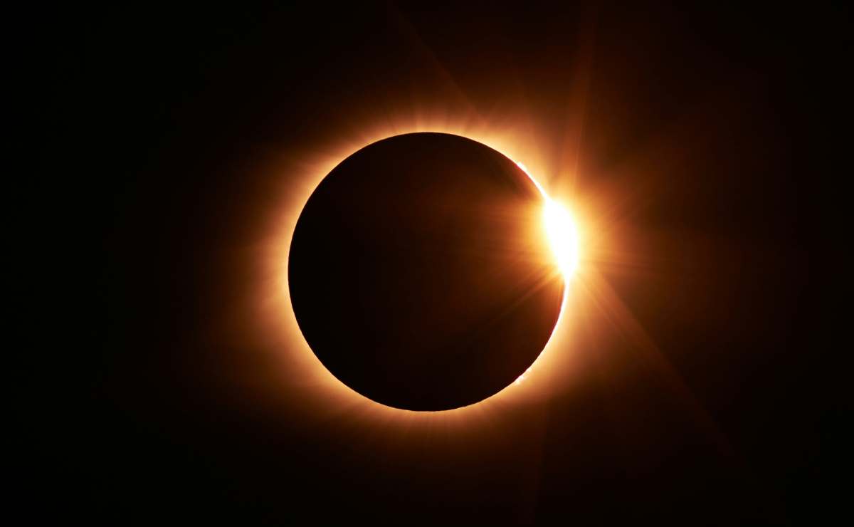 Eclipse solar 2024: por qué no deberías tener relaciones sexuales durante el fenómeno