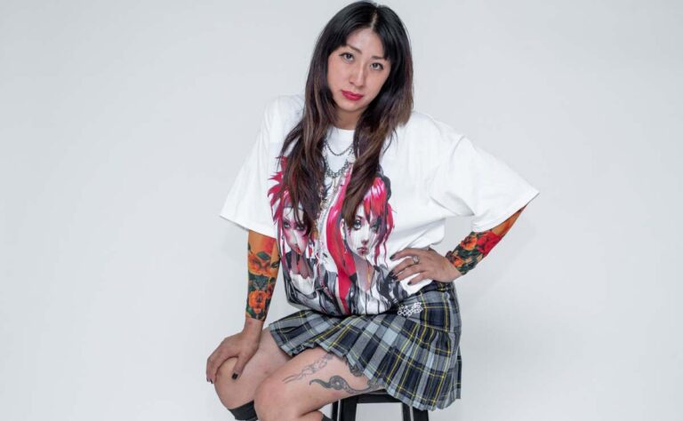 Kat Chi, la diseñadora que vuelve la ropa escolar cool