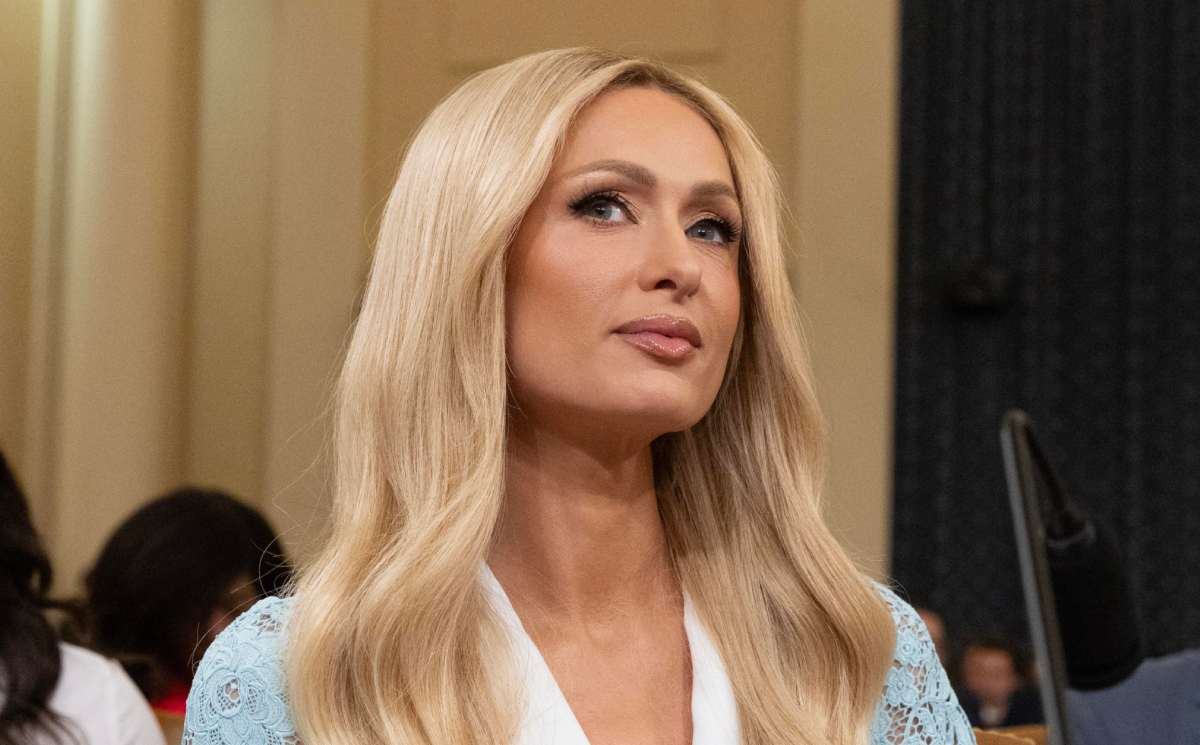 Paris Hilton relata el abuso que sufrió en un internado
