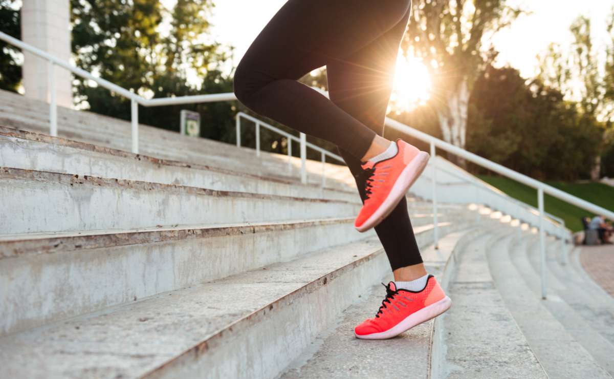 ejercicios que puedes practicar en las escaleras de tu casa