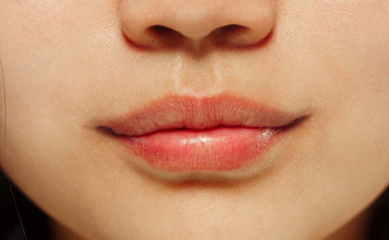 Cuáles son los riesgos de los tatuajes para labios