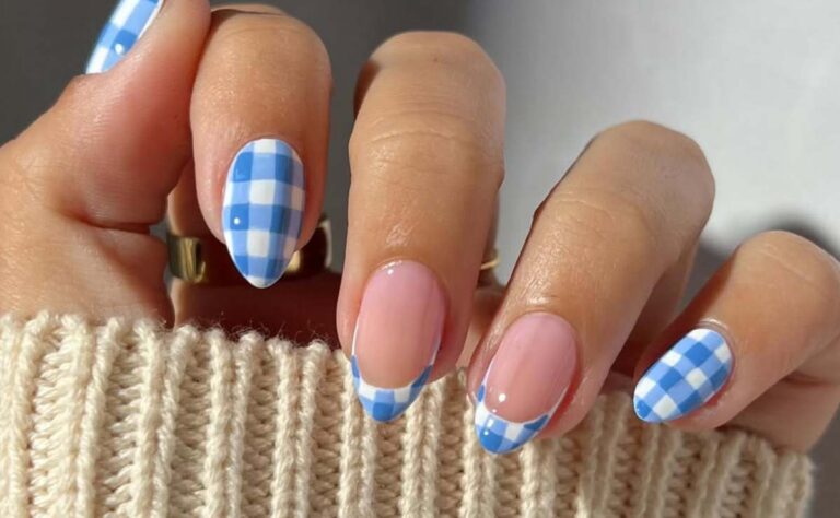Gingham nails, el trend para llevar un picnic romántico en tus uñas